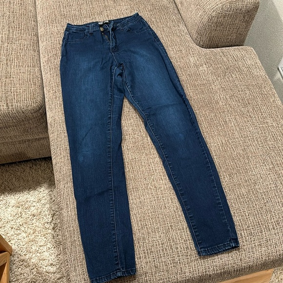 booty enhancing dark skinny jeans - Picture 1 of 4